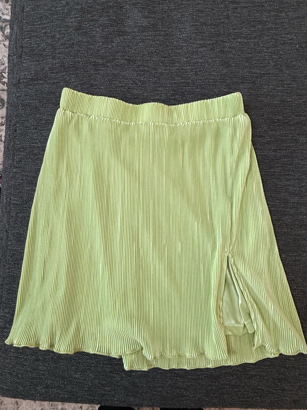 Peppermayo  size Small  lime Light Green Pleated  Skirt w/slit and liner